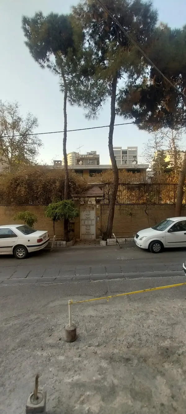 image فروش کلنگی با جواز مسکونی آماده در نیاوران 0